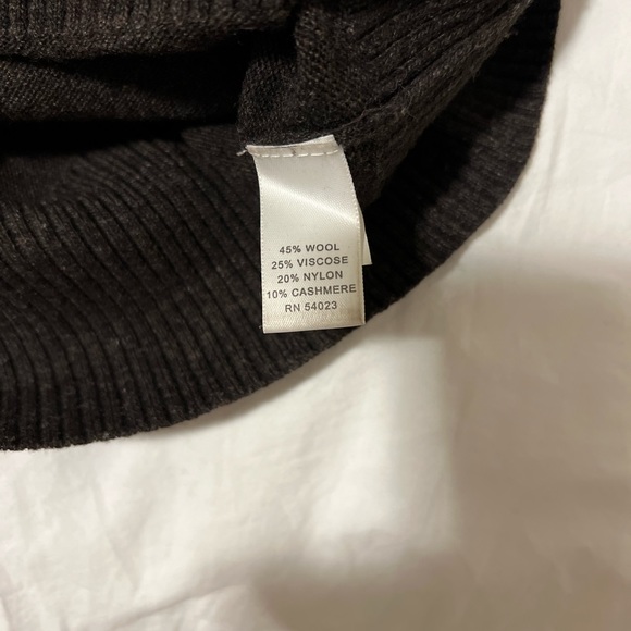 Banana Republic Luxury Cashmere Blend Sweater - Picture 3 of 3